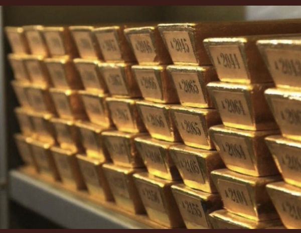 کاهش اندک‌ قیمت طلا و تثبیت در محدوده ۲۰۰۰  دلاری